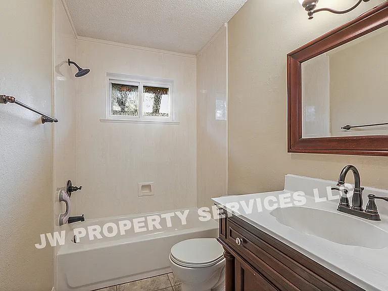 1915 S Jahncke Ave — Photo 7