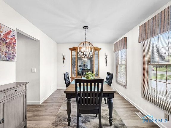 4th image of 523 Streamview Dr