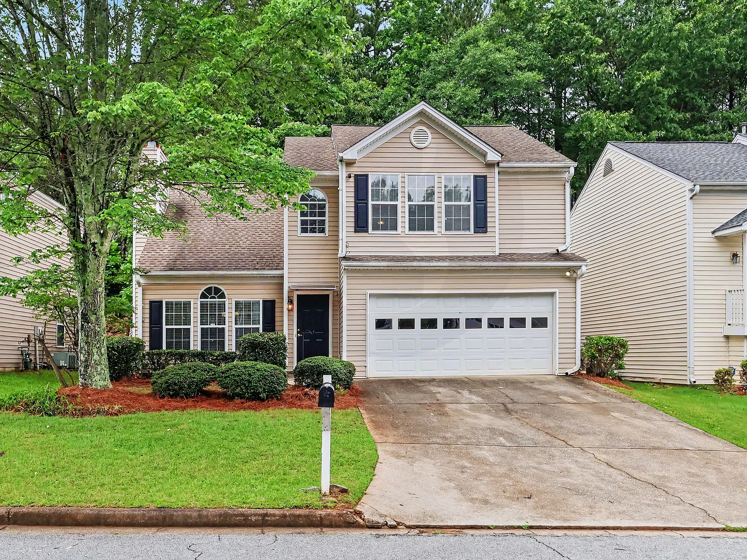 4 bed, 2.5 bath, 1775 sqft, $2,350 — Photo 1