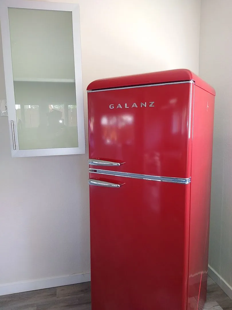 1/2 Off First Months Rent Totally Renovated Studio! Available Now!! — Photo 4
