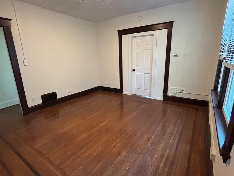 547 Considine Ave #2 — Photo 4