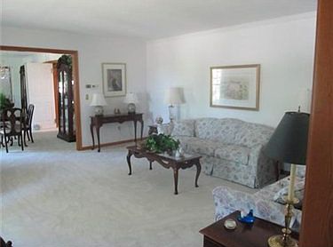 2nd image of 1011 Mission Dr