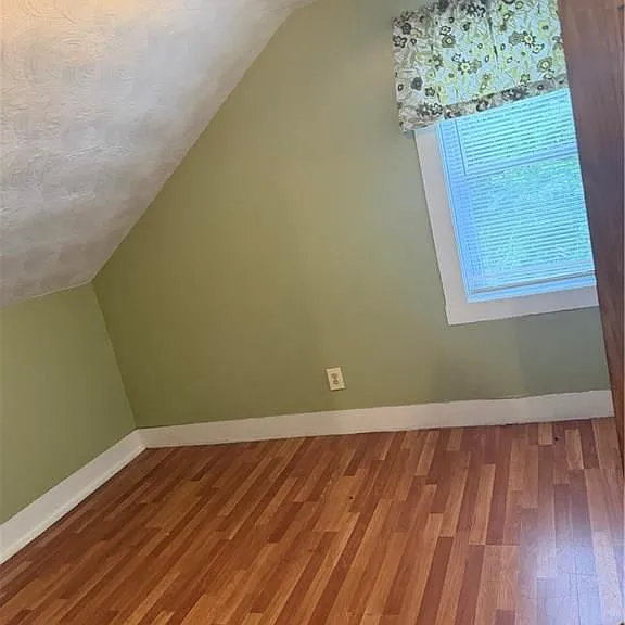113 Hugo St — Photo 5