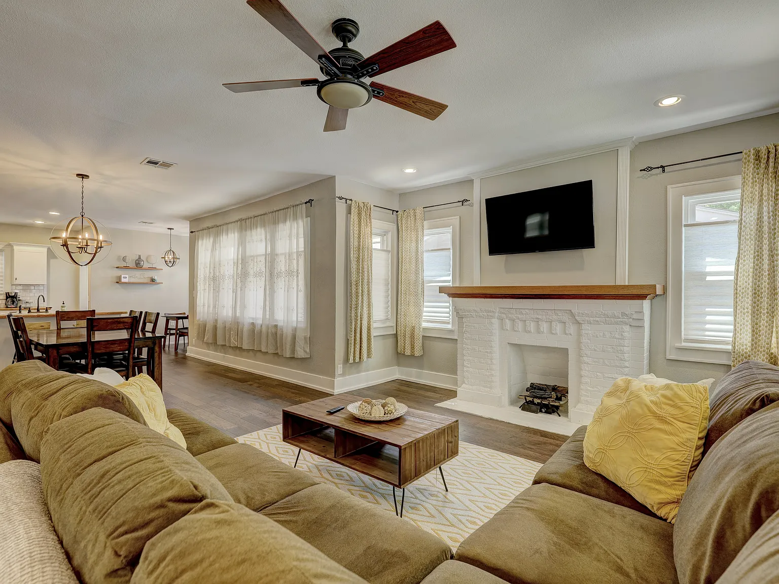 2 bed, 1643 sqft, $2,275 — Photo 3