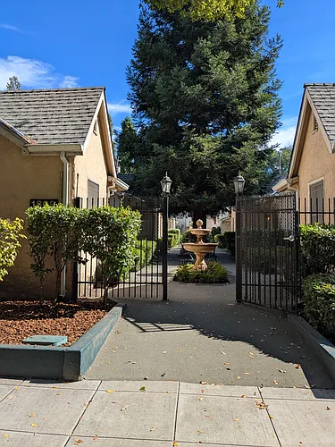 1809 G St #C Photo 1