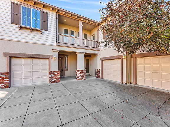 2nd image of 16 Pinewood Pl