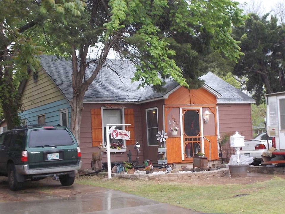 2nd image of 908 N 10th St