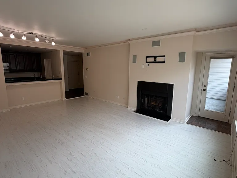1710 SW Harbor Way #301 — Photo 5