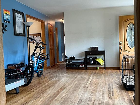3rd image of 20 Nottingham Dr