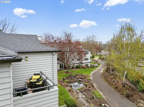 4970 S Landing Dr Unit 304, Portland, OR 97239