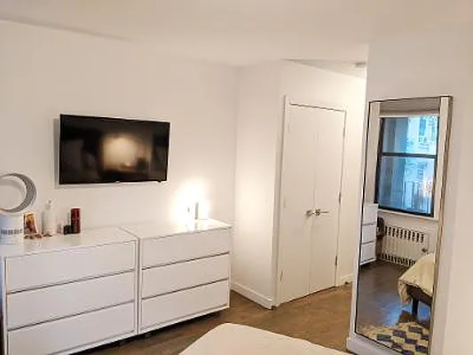 Rented by Point NYC | media 8