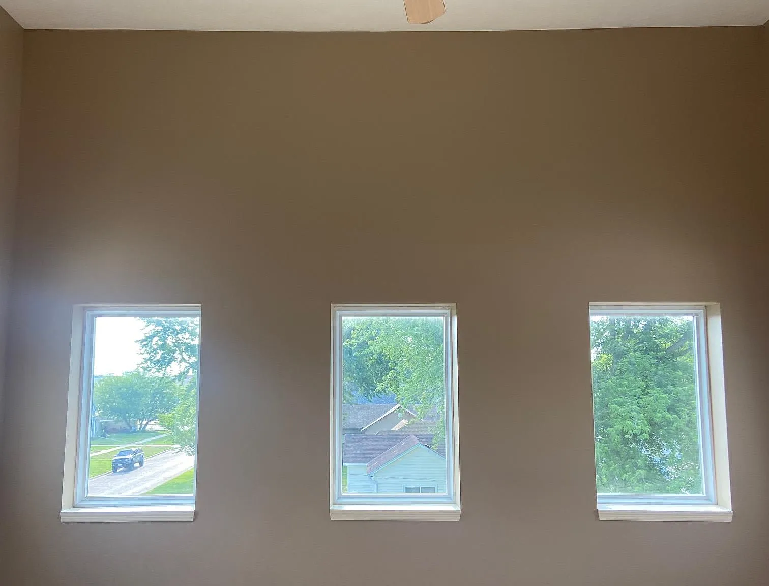 3 bed, 2100 sqft, $1,550 — Photo 3