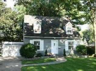 321 Hubbard Ave, Elgin, IL 60123