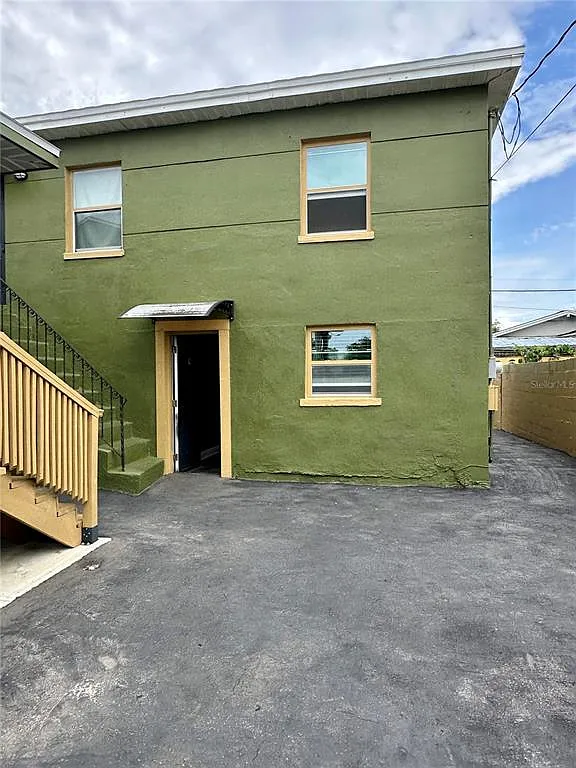3 bed, 2.0 bath, 988 sqft, $1,750 — Photo 1