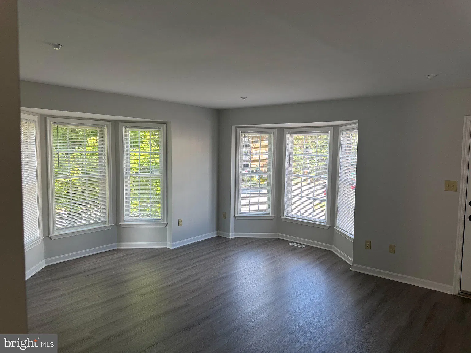 3 bed, 4.0 bath, 2456 sqft, $2,700 — Photo 4