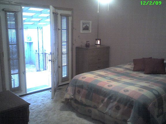 Master Bed w/ Walkout