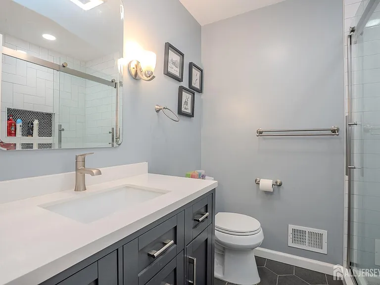 63 Carlisle Ct — Photo 34