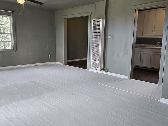 3rd image of 406 NE 3rd St