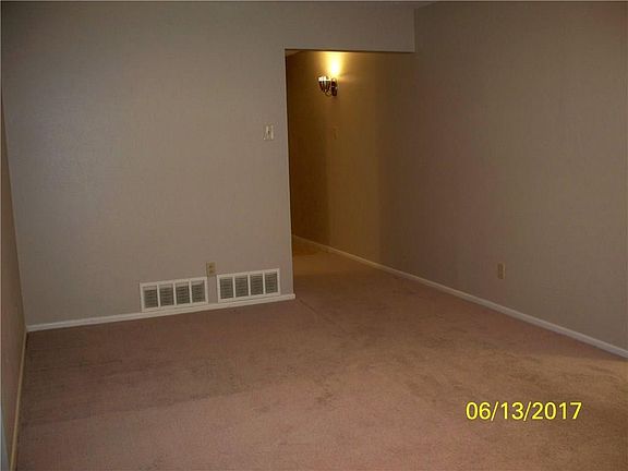 3rd image of 409 Duncan Way