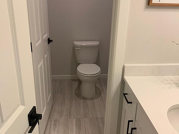 Full Hallway Bathroom