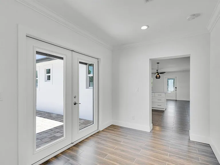 204 W Whitney Dr — Photo 18