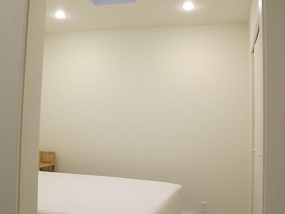 Skylight in bedroom. Queen sized bed available for tenant use (or not).