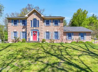 207 Smiley Ln, Stroudsburg, PA 18360