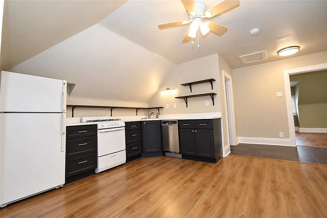 1 bed, 800 sqft, $895 — Photo 2