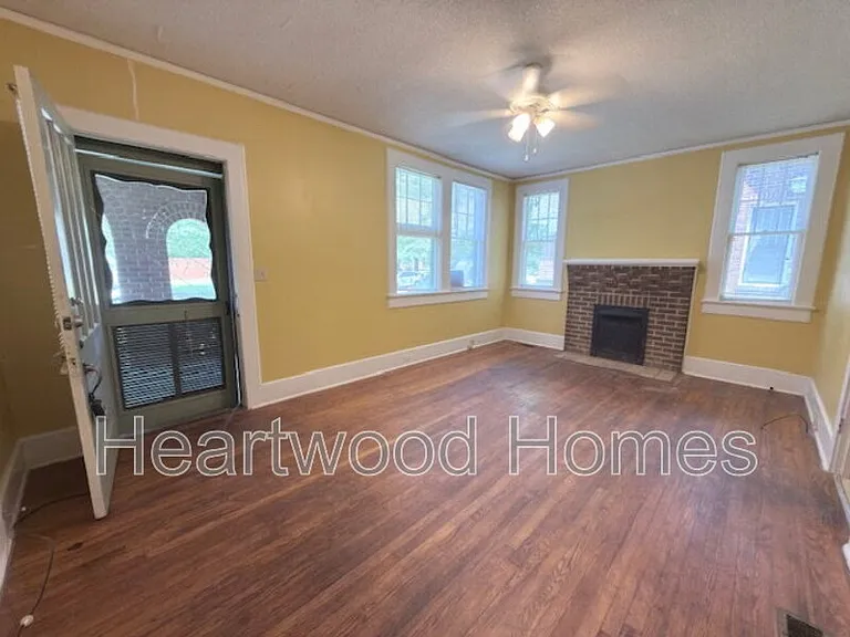 1408 Victoria St — Photo 8