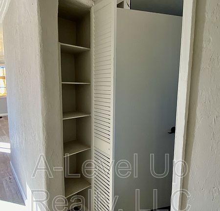 5th image of 2601 N Forgeus Ave #B