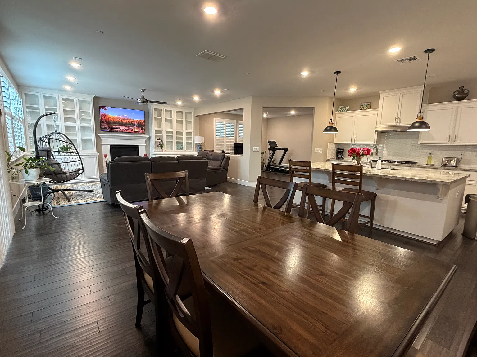 5 bed, 3877 sqft, $4,350 — Photo 2