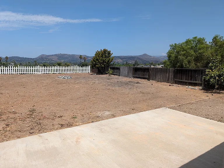 1642 Jeffrey Ave — Photo 15