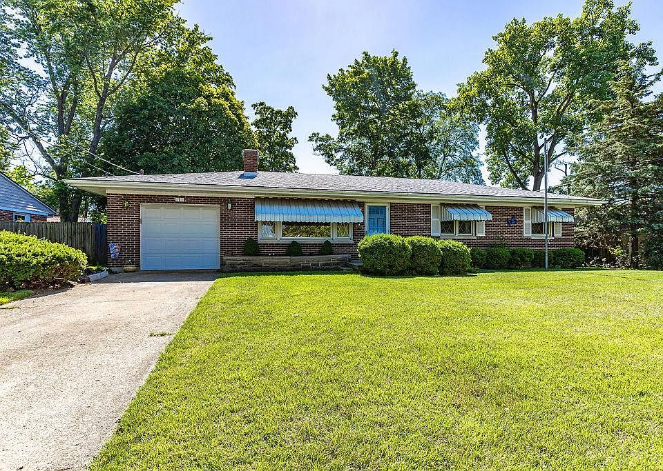 1st image of 7 Forest Glen Dr