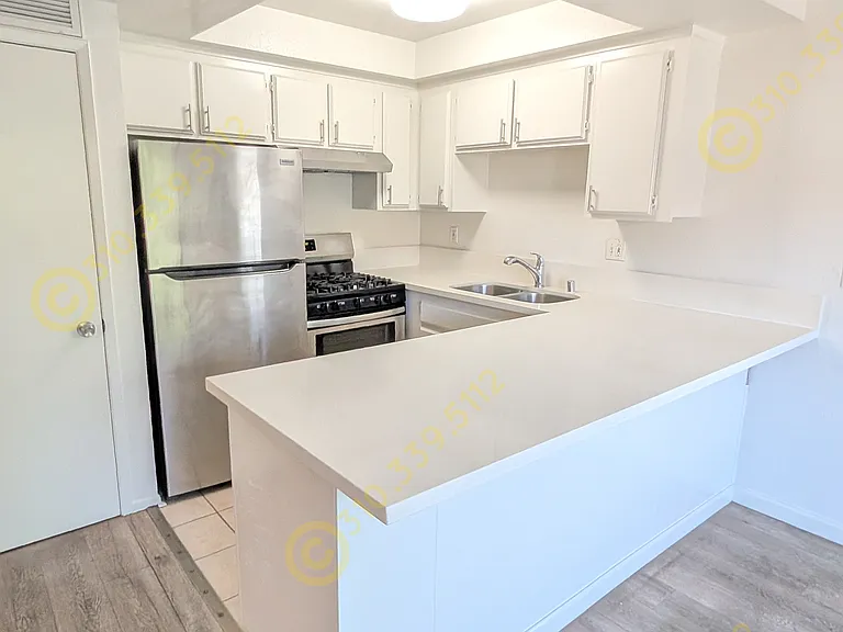 10758 Lawler St #3 — Photo 22