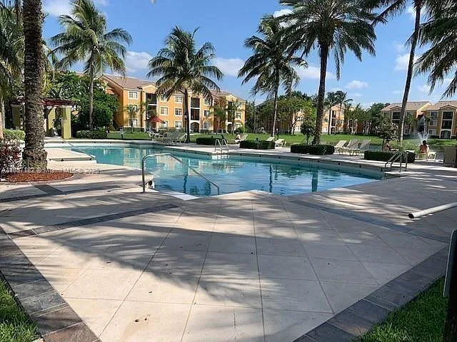 3 bed, 1459 sqft, $2,500 — Photo 2
