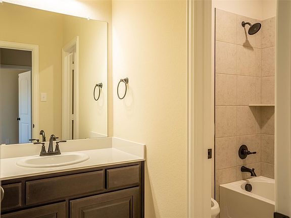 3rd image of 6822 Topaz Dr