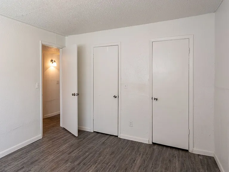 Las Brisas Apartments — Photo 6