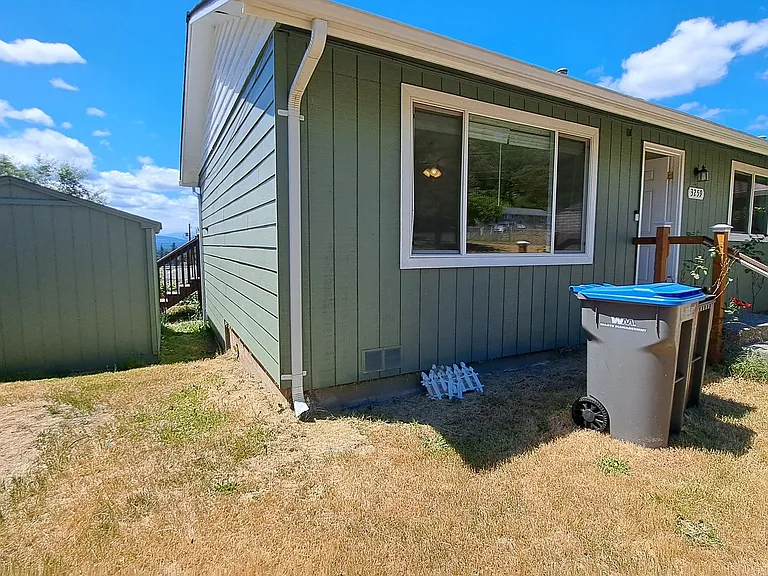 3259 Wright Ave — Photo 6