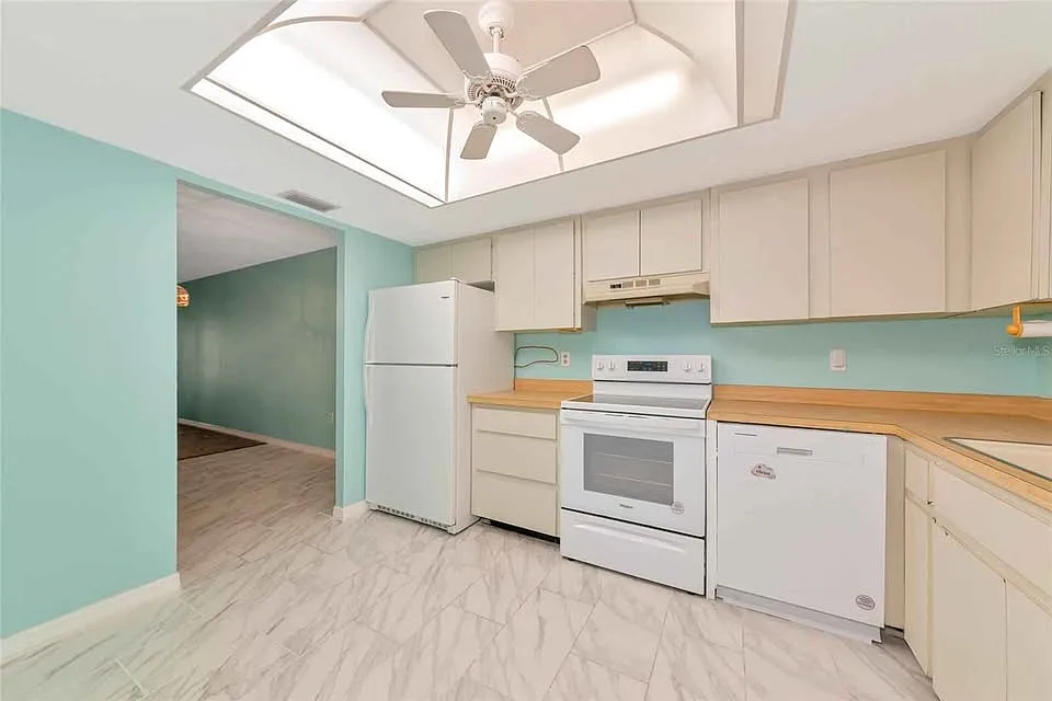 Building Photo - 3072 Lake Bayshore Dr #119