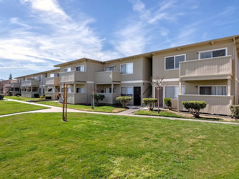 Stardust Villa Apartments — Photo 2
