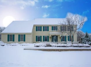1621 Legend Hill Ln, Waukesha, WI 53189