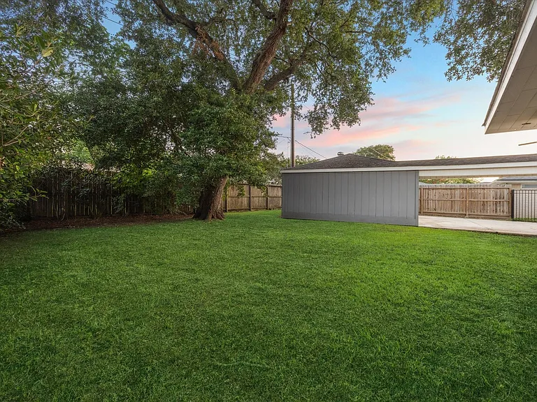6215 Cheena Dr — Photo 24