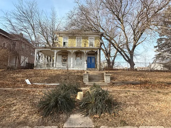 105 N Woodlawn Ave, Burlington, IA 52601