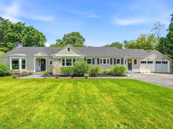 35 North Ave, Mendon, MA 01756