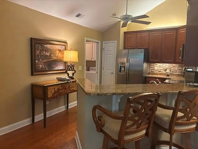 2 bed, 1712 sqft, $3,000 — Photo 4