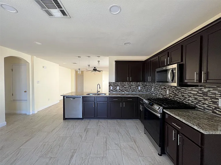 116 Remington Dr — Photo 5