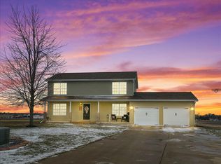 501 Maitland Dr, Carlock, IL 61725