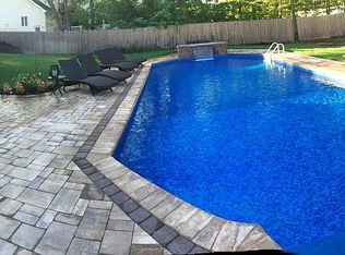 10 Scopelitis Ct, Holbrook, NY 11741