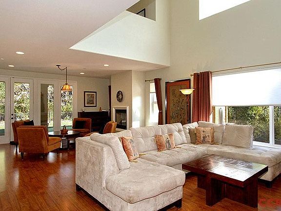 3rd image of 1000 Isabella Way