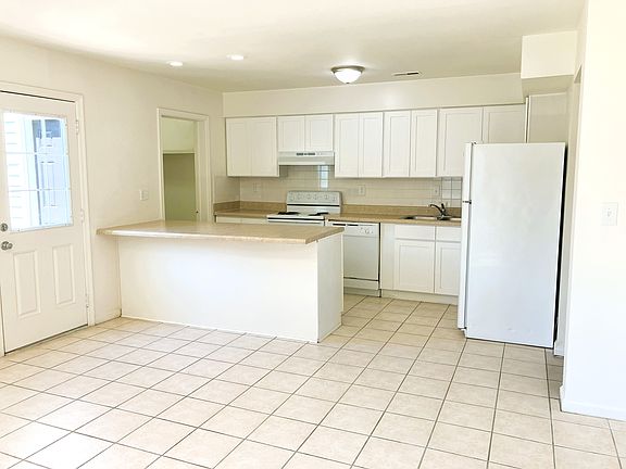 Family room/Kitchen